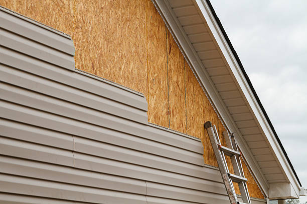 Professional Fiber Cement Siding technician working in La Grange, IL